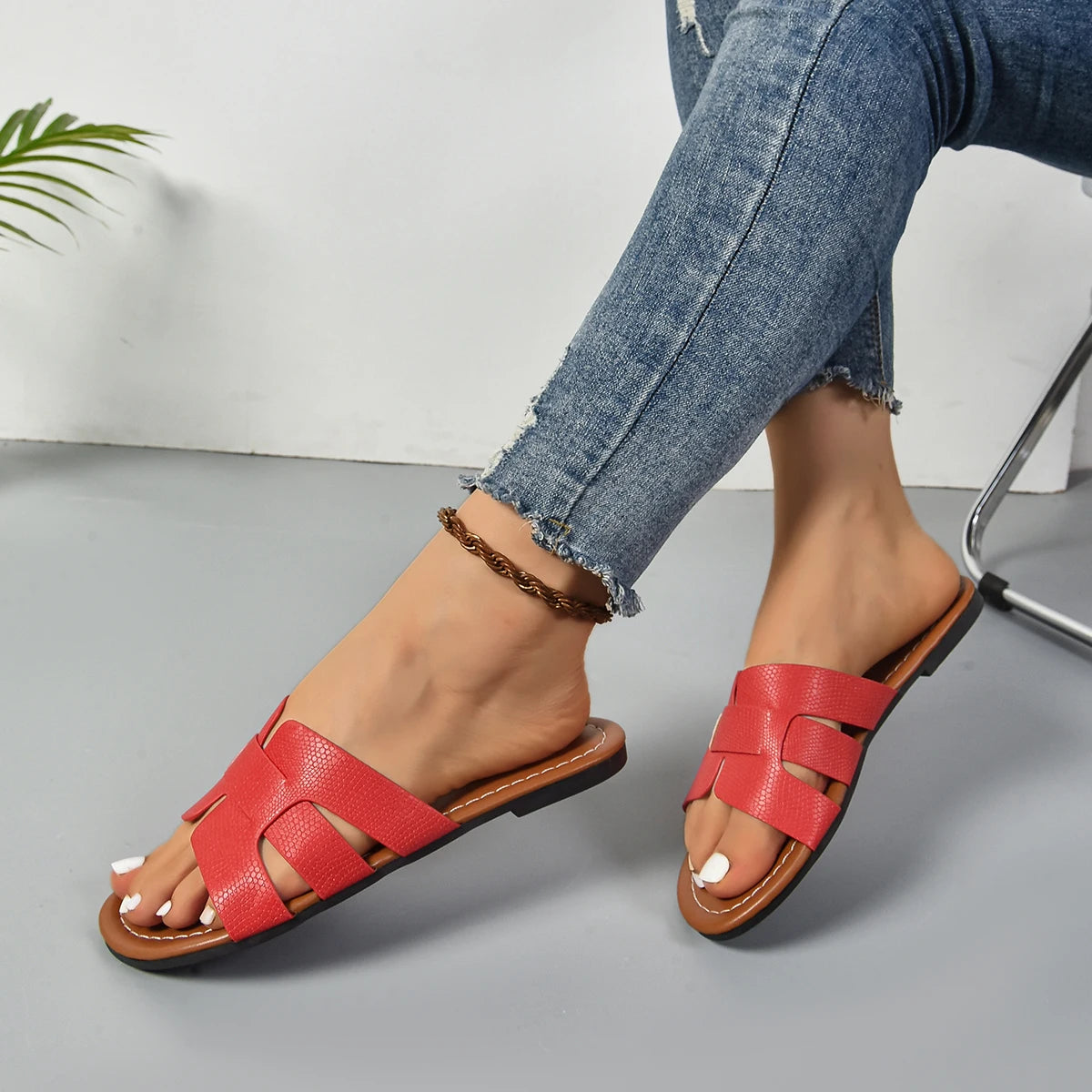Ladies' Fashionable Casual Flat Sandals